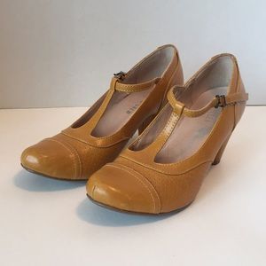 Chelsea Crew ModCloth Mustard T-Strap Heels Sz 6
